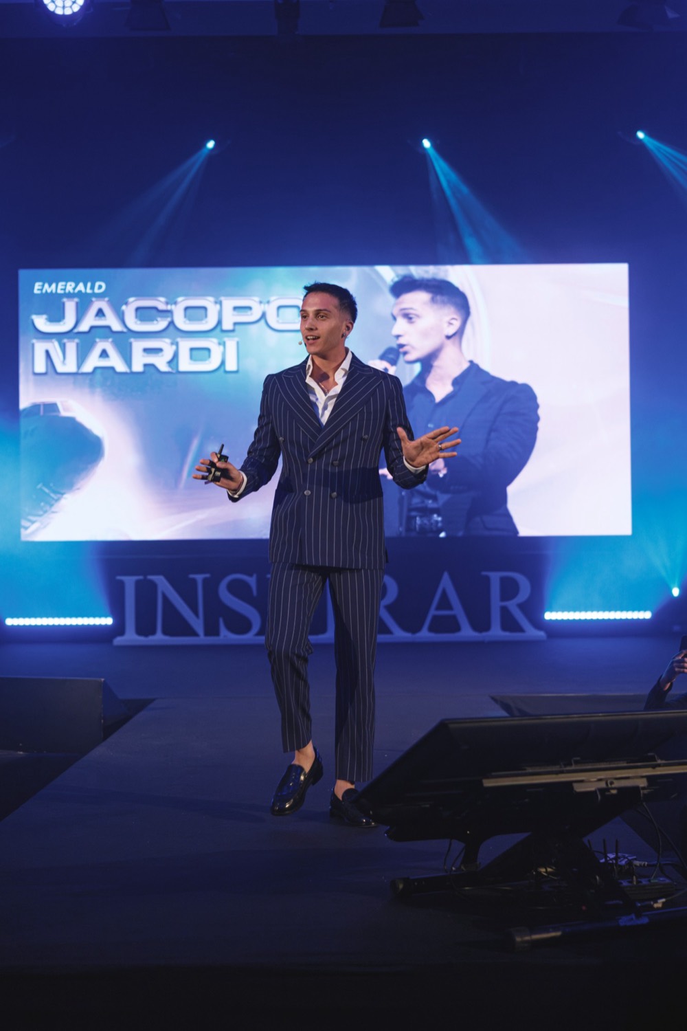 Jacopo sul palco Inspirar, con il suo nome sul maxischermo